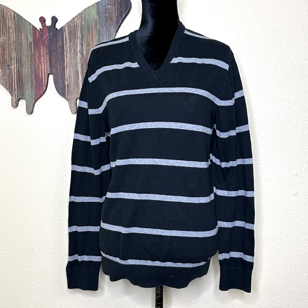 Old Navy V-neck Sweater